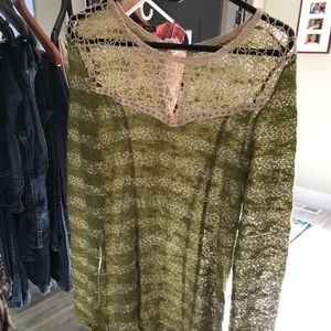 GREEN & SOFT WHITE LIGHT SWEATER